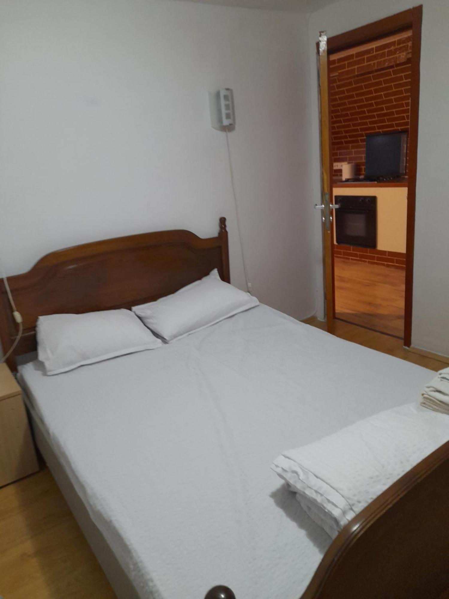 Garsoniera Sic Zona Terapia Zona Linistita La Casa Cu Parcare Lägenhet Cluj-Napoca Exteriör bild